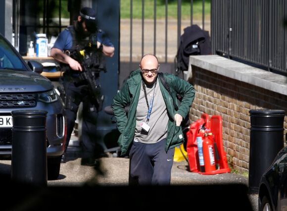 Κοροναϊός – Βρετανία : Πιέσεις στον Τζόνσον να «παύσει» τον Κάμινγκς