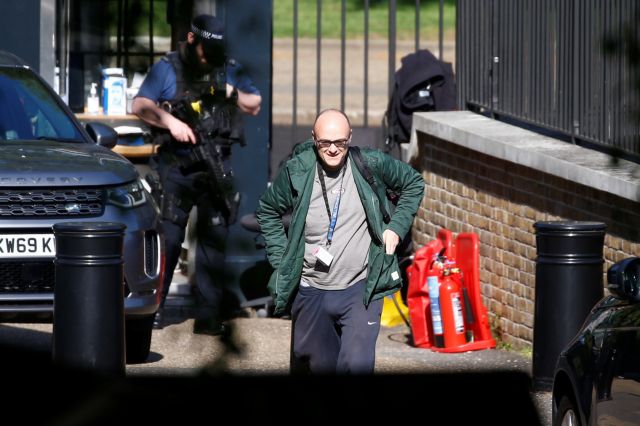 Κοροναϊός – Βρετανία : Πιέσεις στον Τζόνσον να «παύσει» τον Κάμινγκς