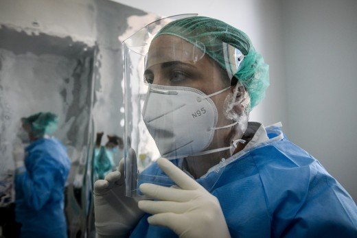 Κορωνοϊός: Περισσότεροι από 320