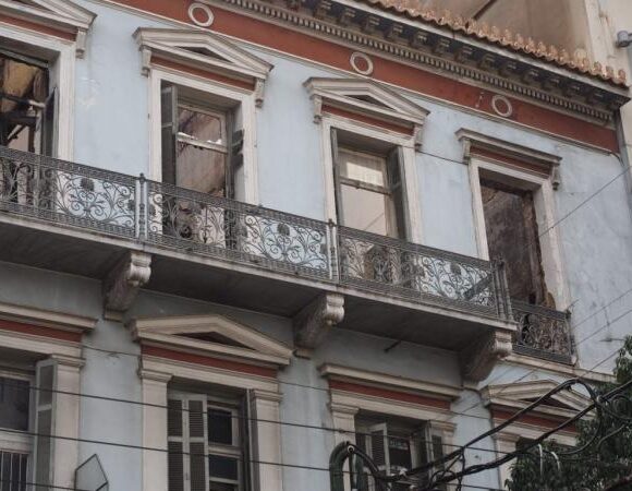 Κτήριο Αλέξανδρου Σούτσου: Μεγάλες ζημιές από την πυρκαγιά [Εικόνες]