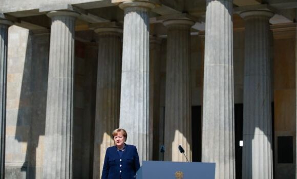 Μαλτέζος πρέσβης σύγκρινε τη Μέρκελ με το Χίτλερ – Αναγκάστηκε να παραιτηθεί