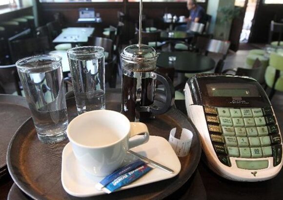 Με μειώσεις ΦΠΑ επανεκκινεί από 1η Ιουνίου η εστίαση
