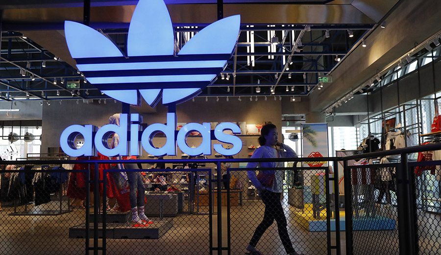 Μεγάλη ύφεση στις αθλητικές εταιρείες, ανθεί το ηλεκτρονικό εμπόριο