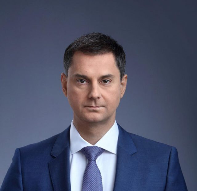 Μια ακόμη συνέντευξη Θεοχάρη στο Bbc…|Προτρέπει την αγγλική κυβέρνηση να καταργήσει την καραντίνα