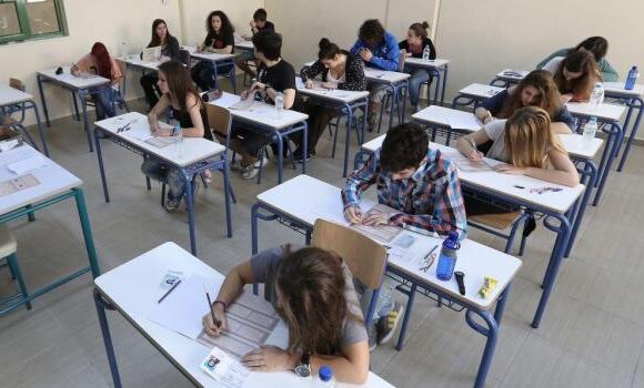 Νομοσχέδιο για τα σχολεία: Τι αλλάζει σε βαθμούς, διδασκαλία, πρότυπα και πειραματικά
