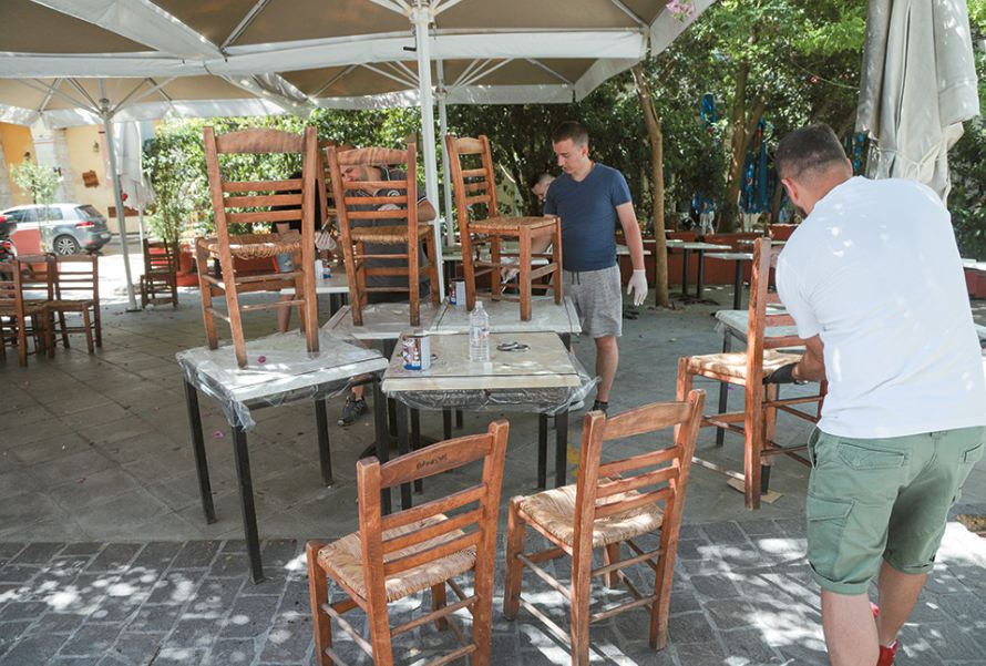 Ξανανοίγει τις πόρτες της η εστίαση – Τα εμπόδια και οι προκλήσεις