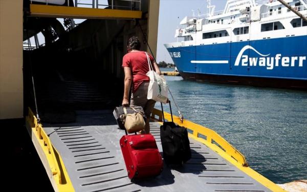 Ο Πλακιωτάκης ζητά από τον ΕΟΔΥ αύξηση 10% στους επιβάτες πλοίων λόγω Αγίου Πνεύματος