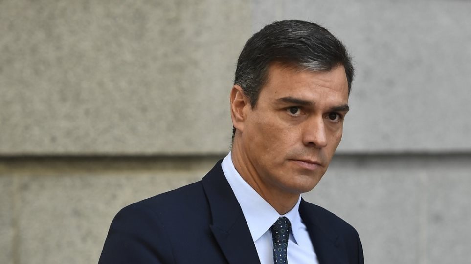 Ο Σάντσεθ προειδοποιεί τους Ισπανούς ότι ο ιός καραδοκεί