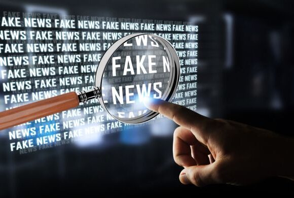 Οι ΗΠΑ χρηματοδοτούν ιστοσελίδα που διασπείρει Fake News για τον κοροναϊό