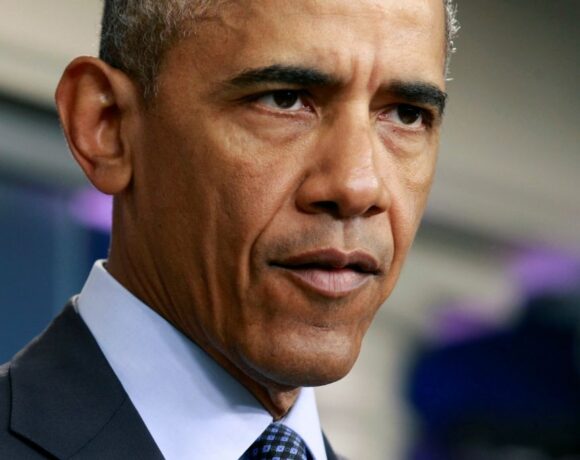 Ομπάμα: «Χαοτική καταστροφή» η διαχείριση της πανδημίας από τον Τραμπ