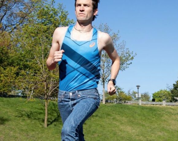 Παγκόσμιο ρεκόρ στο μίλι με… τζιν παντελόνι (video)