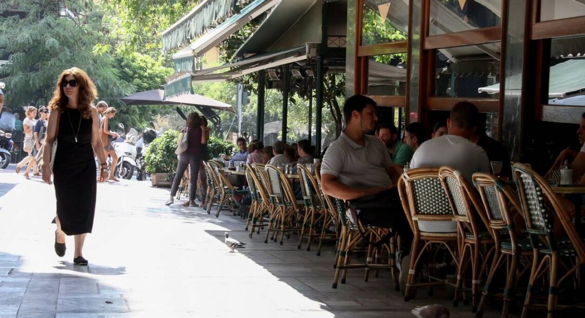 Ποιοι επανέρχονται στην κανονικότητα από Δευτέρα – Πού θα δούμε μειωμένο ΦΠΑ