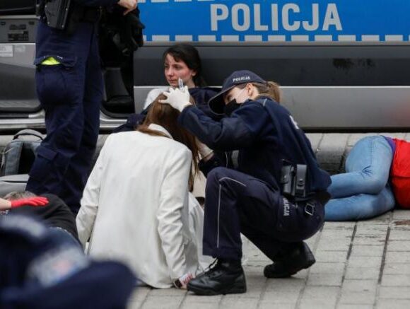 Πολωνία: Δακρυγόνα κατά διαδηλωτών που ζητούσαν επαναλειτουργία επιχειρήσεων