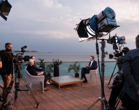 Πρόσκληση Μητσοτάκη στους Γερμανούς τουρίστες