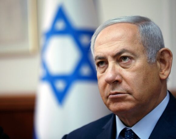 Σάλος με την πρόταση Νετανιάχου: Να εμφυτευτούν τσιπ στα παιδιά για να ελέγχεται η απόσταση