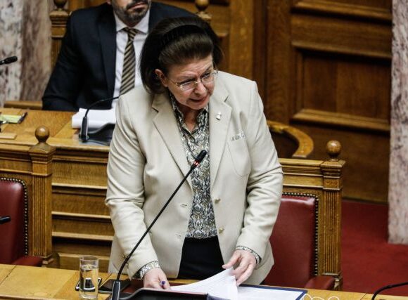 Συνεχίζεται η κόντρα για τον πολιτισμό – Μενδώνη: «Δεν μένουμε με σταυρωμένα χέρια»