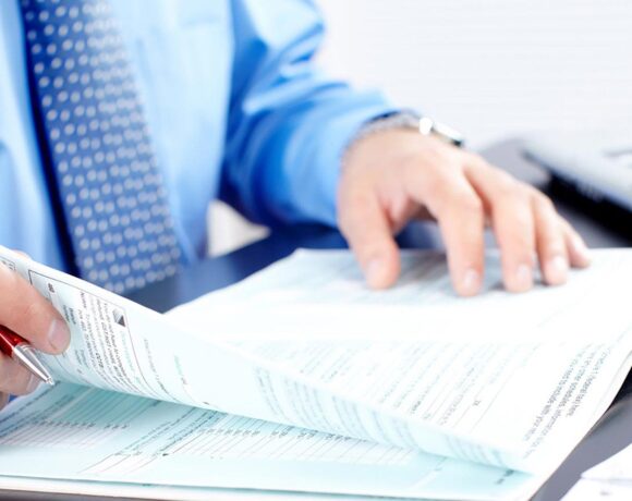 Φορολογικές δηλώσεις: Πώς θα υπολογίσετε πόσο φόρο θα πληρώσετε