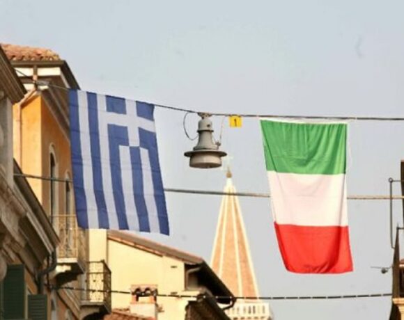 Corriere della Sera: Ο κορωνοϊός έφερε πιο κοντά Ελλάδα και Ιταλία