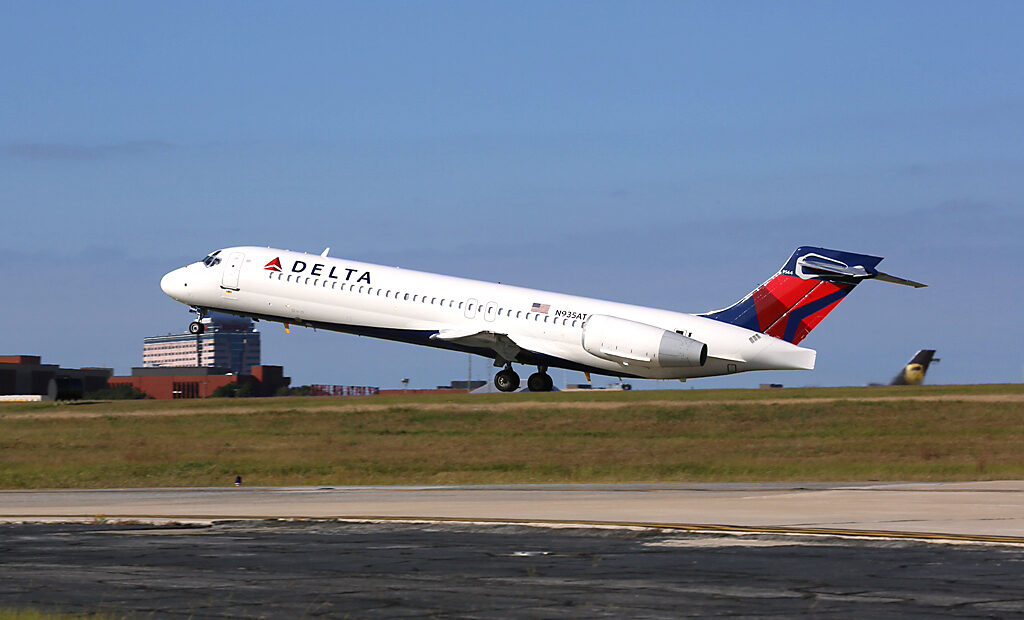 Delta: All Customers Must Wear Face Coverings For Travel