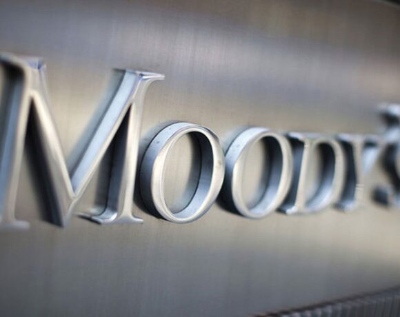 Moody’s: Υποβάθμισε το Outlook πέντε ελληνικών τραπεζών