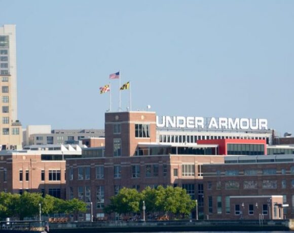 Under Armour: Περικοπές και καθυστέρηση πληρωμών αθλητών