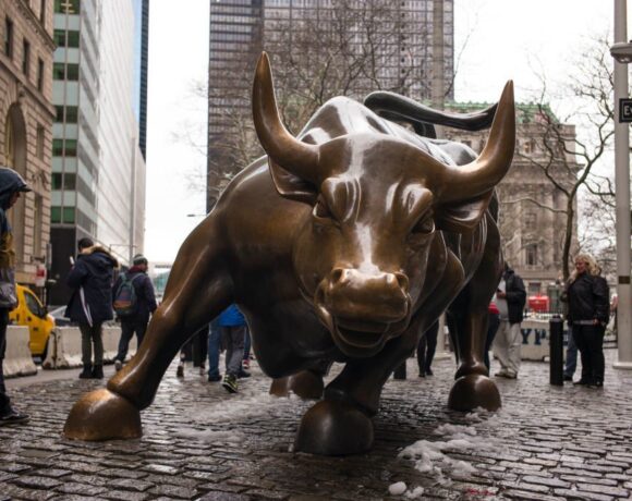 Wall Street: Ράλι στο τέλος της συνεδρίασης – Άνοδος 455 μονάδες για τον Dow Jones