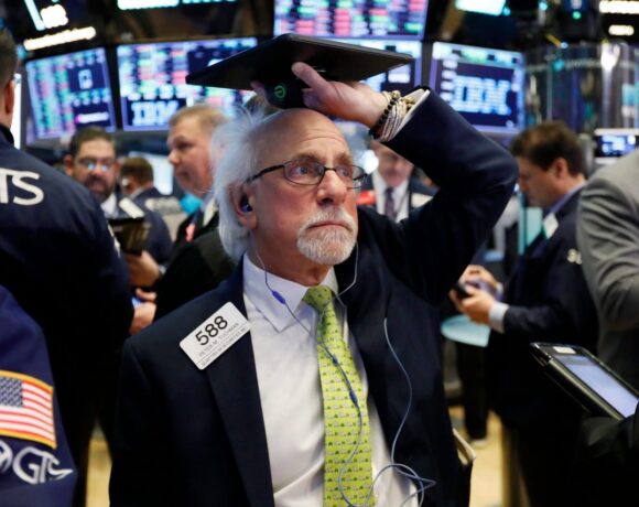 Wall Street: Σημείωσε τις μεγαλύτερες εβδομαδιαίες απώλειες από τον Μάρτιο