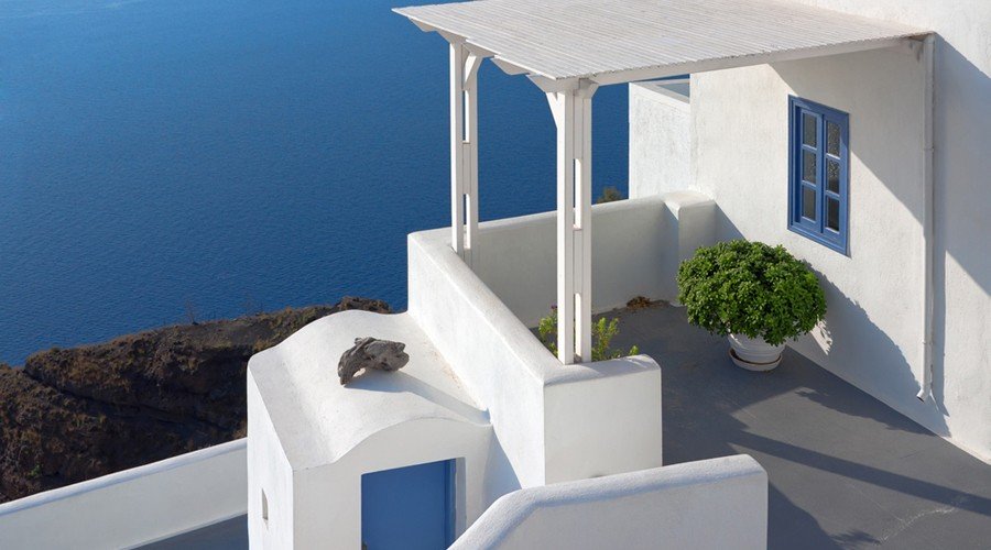 Airbnb: Εκπτώσεις έως και 25% μέσα στον Δεκαπεντάγουστο σε Μύκονο και Σαντορίνη – Δείτε πού