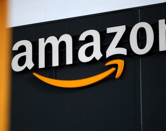 Amazon: Κοντά στην απόκτηση του 16% της Deliveroo