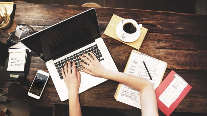 Έρευνα Kpmg: Τηλεργασία και αυξήσεις μισθών παρά την πανδημία