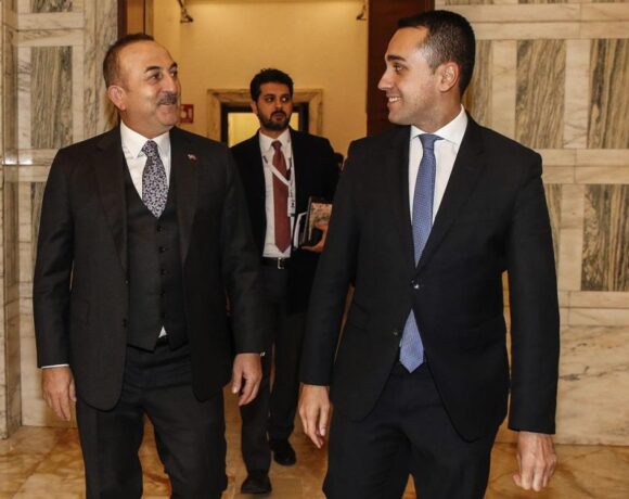 Αναβλήθηκε στο… παρά πέντε η συνάντηση Ντι Μάιο – Τσαβούσογλου