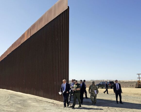 Απολαυστικός… Τραμπ : Το τείχος στα σύνορα σταμάτησε και τον κοροναϊό