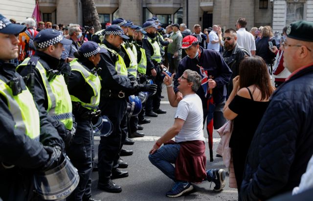 Βρετανία: Έκκληση για αποφυγή των αντιρατσιστικών διαδηλώσεων υπό τον φόβο επεισοδίων με ακροδεξιούς