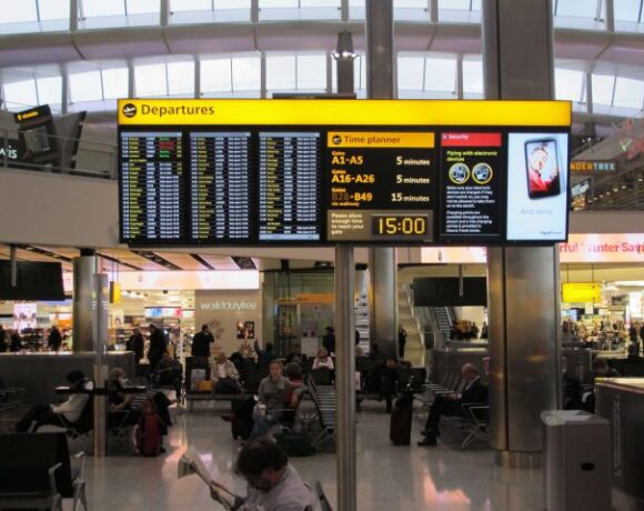 Βρετανία: «Αεροδιάδρομοι» σε χώρες, όπως η Ελλάδα