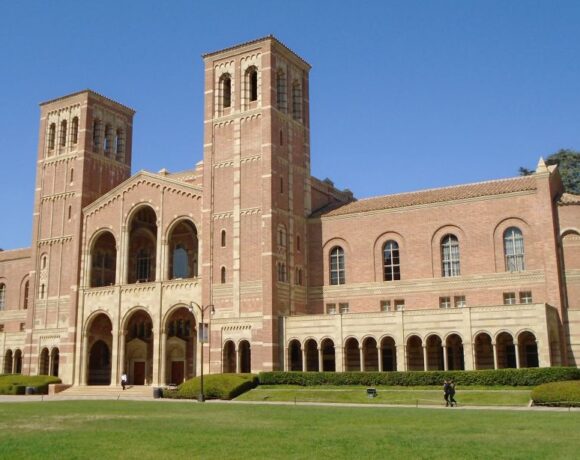 Δολοφονία Φλόιντ : Διαμαρτυρία κατά της αστυνομίας και από το…