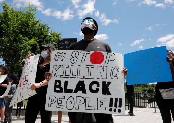 Δολοφονία Φλόιντ: «Πυρά» ευρωπαϊκών Mme κατά Τραμπ