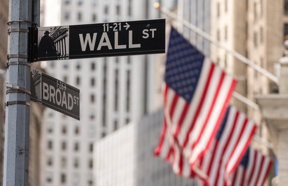 Δύο «γερόλυκοι» της Wall Street ερμηνεύουν την… αλλοπρόσαλλη συμπεριφορά της αγοράς