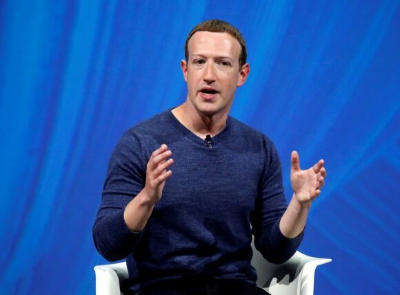 «Εμφύλιος» στο Facebook: Εργαζόμενοι κατά Ζάκερμπεργκ για τις αναρτήσεις Τραμπ