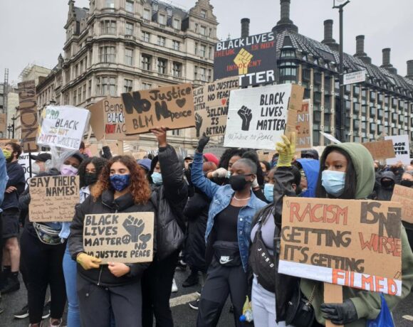 Επικεφαλής Αστυνομίας Λονδίνου : Στις αντιρατσιστικές διαδηλώσεις τραυματίστηκαν 14 αστυνομικοί