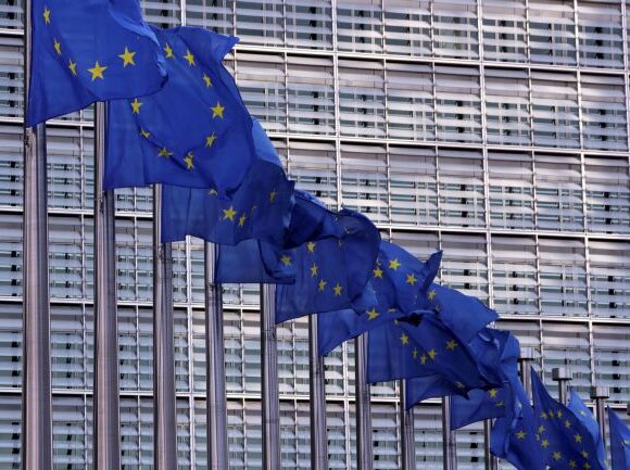 Επιχείρηση «irini»: Πιθανή η συνεργασία ΕΕ – ΝΑΤΟ, αναφέρει η Κομισιόν
