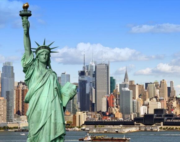Η Νέα Υόρκη επιβάλλει καραντίνα σε επισκέπτες άλλων πολιτειών
