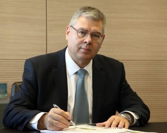 Η πανδημία βυθίζει την αγορά καυσίμων