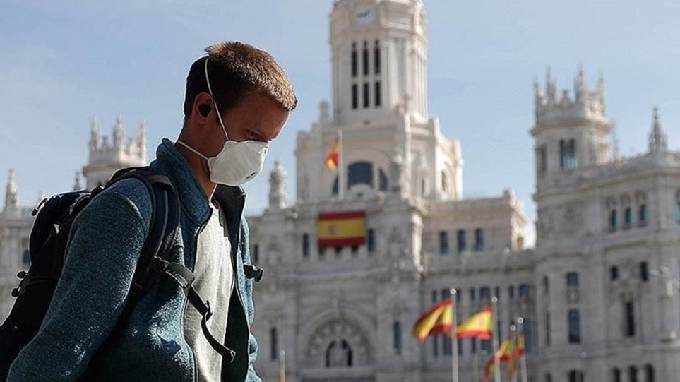 Ισπανία: Βάζει σε καραντίνα τους επισκέπτες από Βρετανία