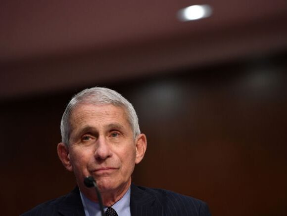 «Καμπανάκι» Φάουτσι: Οι ΗΠΑ μπορεί να φτάσουν τα 100