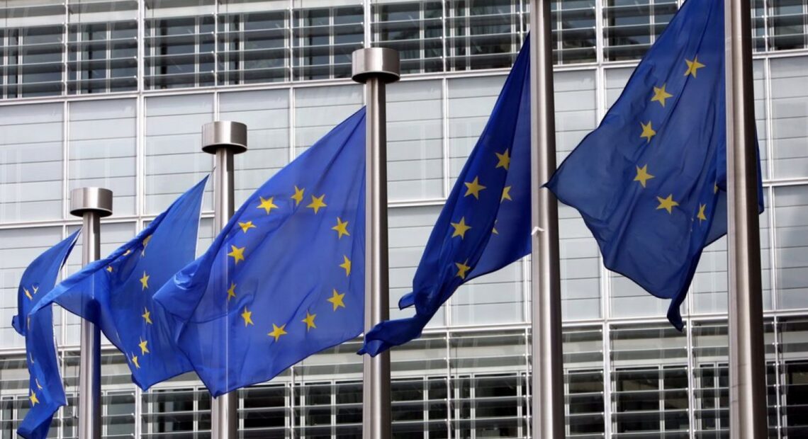Κομισιόν: Προτείνει χορήγηση 585 εκατομμυρίων σε χώρες που φιλοξενούν Σύρους πρόσφυγες