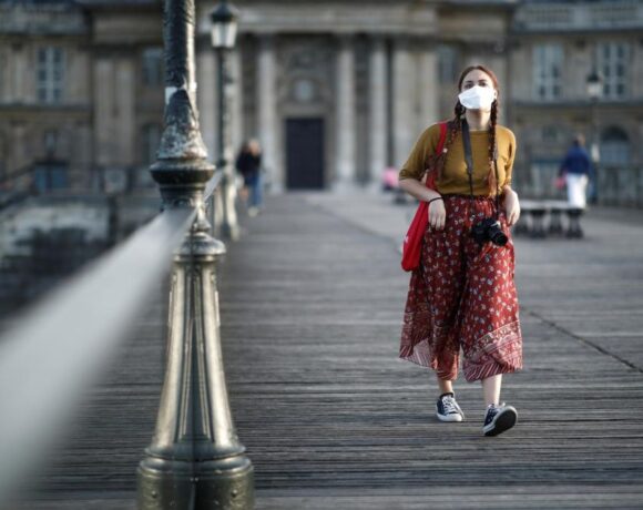 Κοροναϊός – Γαλλία : Ανοίγουν σινεμά, καζίνο και γήπεδα