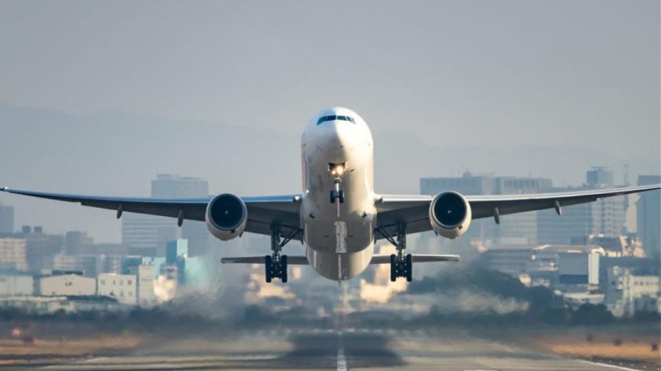 Κορωνοϊός: Βαρύ πλήγμα για τις αερομεταφορές – Στα 84 δισ