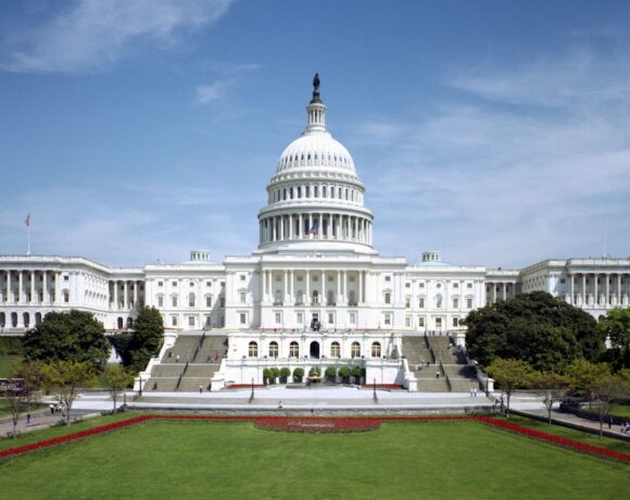 Λευκός Οίκος: Εξετάζουμε νέο γύρο χρηματοδοτήσεων