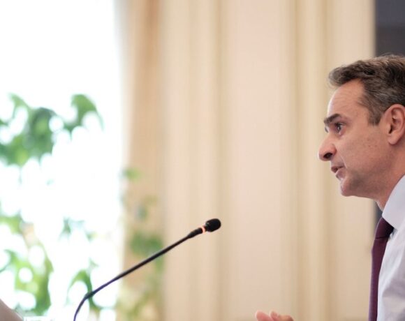 Μητσοτάκης: Οι κυβερνητικές αποφάσεις να ακούν την επιστήμη