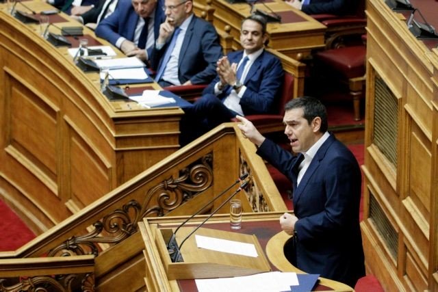 Μητσοτάκης – Τσίπρας διασταυρώνουν τα ξίφη τους για την οικονομία στη Βουλή